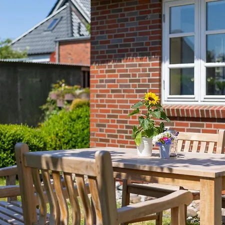 Reetdachhaus Stavanger Holiday home Nebel