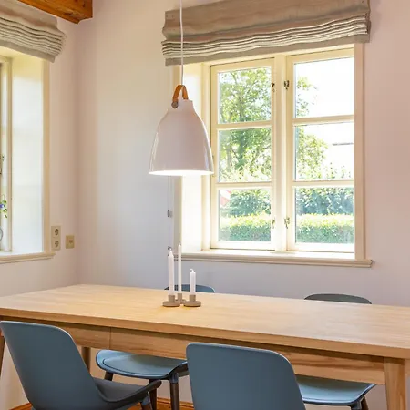 Holiday home Reetdachhaus Stavanger Nebel